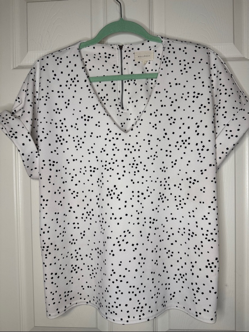 MELLODAY White Short Sleeve V-Neck Top with Black Dot Print